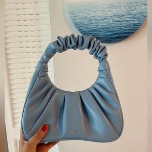 GABBI RUCHED
HOBO HANDBAG -ICE